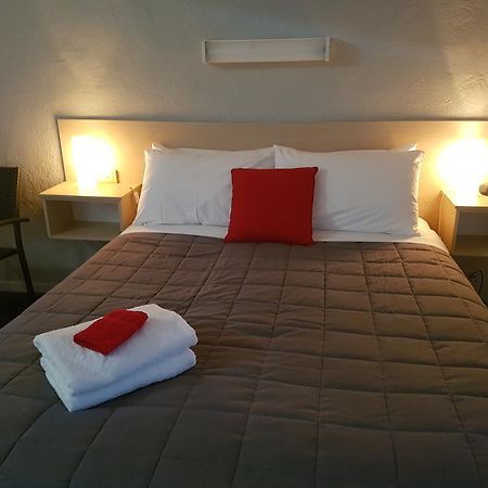 贝尔莫尔汽车旅馆 亚勒旺加 外观 照片