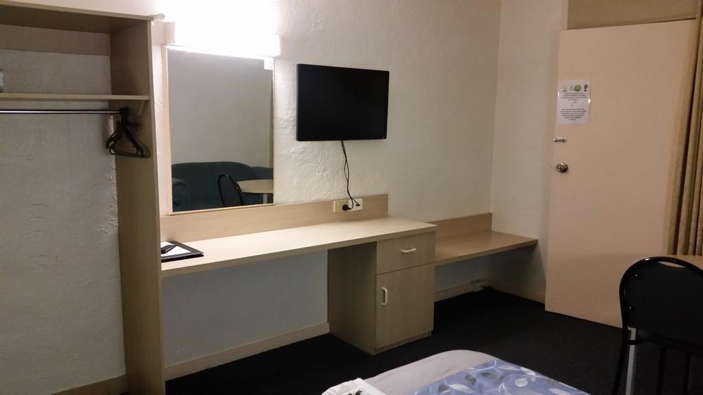 贝尔莫尔汽车旅馆 亚勒旺加 外观 照片